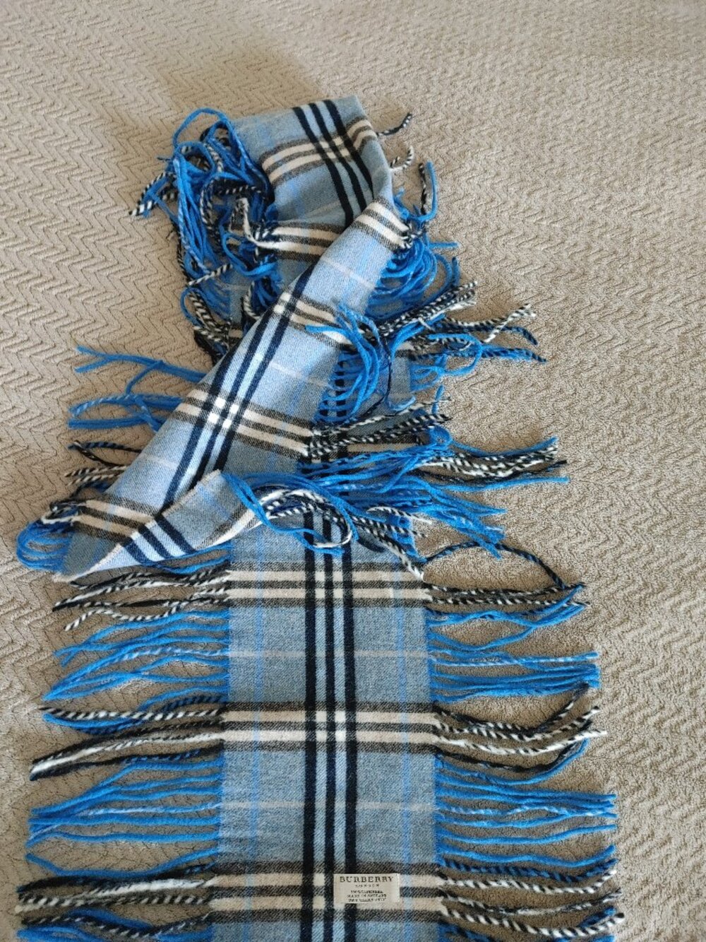✨💙Burberry Cashmere Scarf with Double Fringe💙✨ - Picture 13 of 16